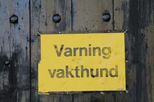 Skylt vakthund