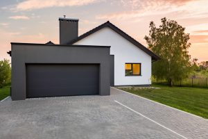 Stylish,House,With,Garage,And,Cobblestone,Driveway,,Outdoors